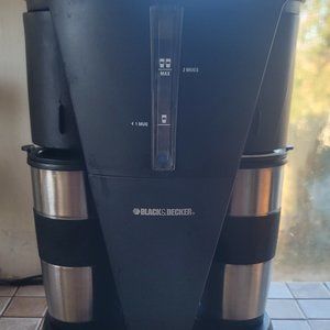 Black and decker dual coffee pot with 2 travel mugs